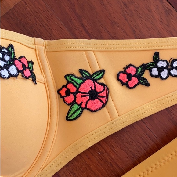 Triangl bathing suit size medium - Picture 5 of 6